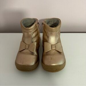 L’amour Emma bow boots size 7 PLAY